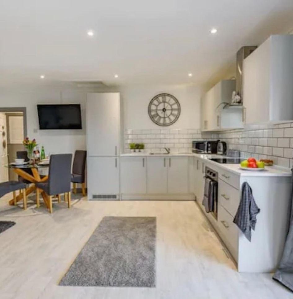 1 Bedroom Holiday Let In The Heart Of West Wales Кармартен Экстерьер фото