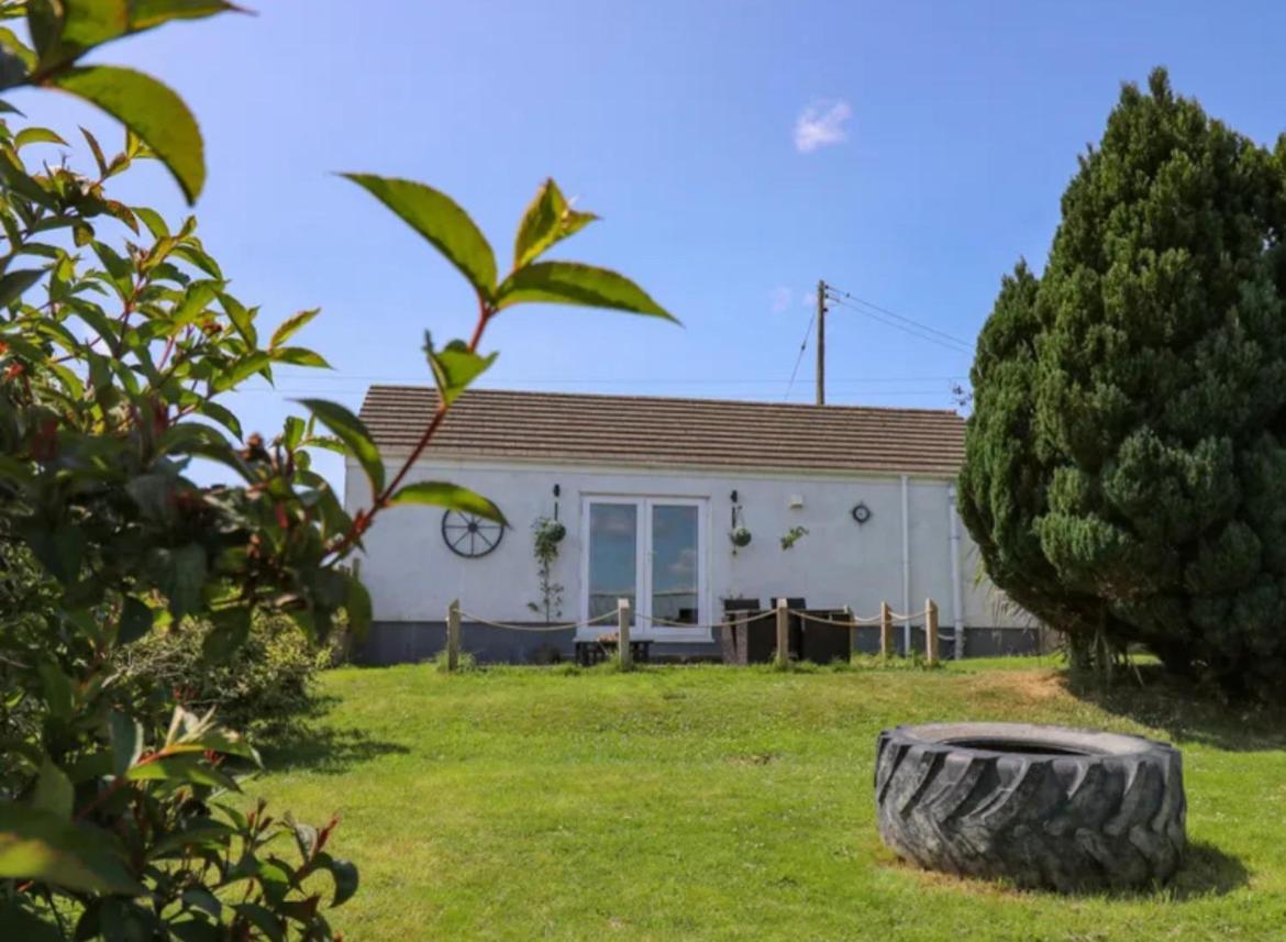 1 Bedroom Holiday Let In The Heart Of West Wales Кармартен Экстерьер фото