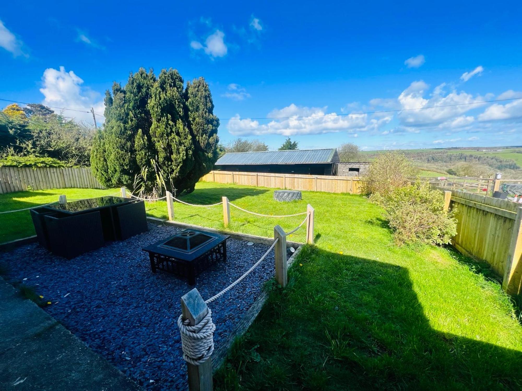 1 Bedroom Holiday Let In The Heart Of West Wales Кармартен Экстерьер фото